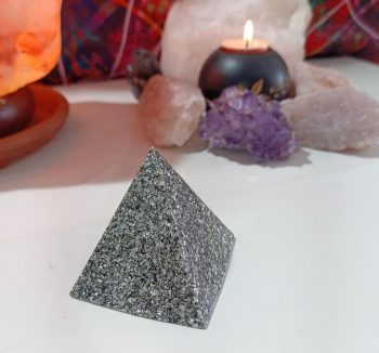 Mittlere Pyramide Orgonit 4 Seiten 85 gr.