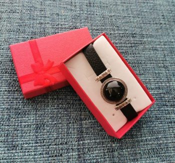 Rundes Armband aus schwarzem Schungit.