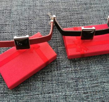 Rotes oder schwarzes quadratisches Schungit-Armband.