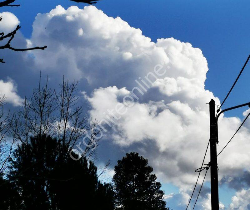 Grafische Unterscheidung zwischen natürlichen Wolken, chemisch induziert und/oder mit Effekten von Haarp.